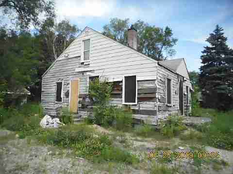 8523 Strathmoor (4)_m.jpg